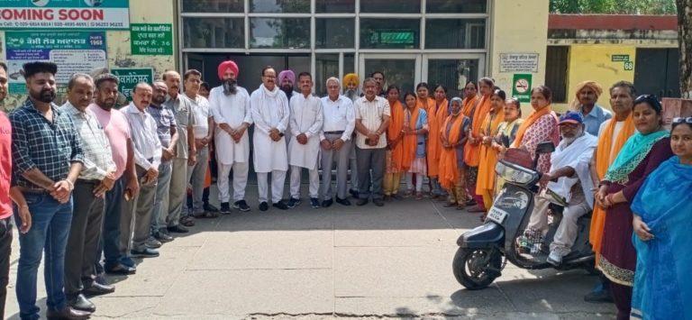 ਭਾਜਪਾ ਨੇ ਕੀਤਾ ਸਫਾਈ ਸੇਵਕਾਂ ਦਾ ਸਨਮਾਨ,ਸਫਾਈ ਕਰਮਚਾਰੀ ਵੀ ਸਾਡੇ ਪਰਿਵਾਰ ਦਾ ਹੀ ਹਿੱਸਾ ਹਨ,ਰਾਜੇਸ਼ ਪਾਸੀ/ਰਣਜੀਤ ਖੋਜੇਵਾਲ
