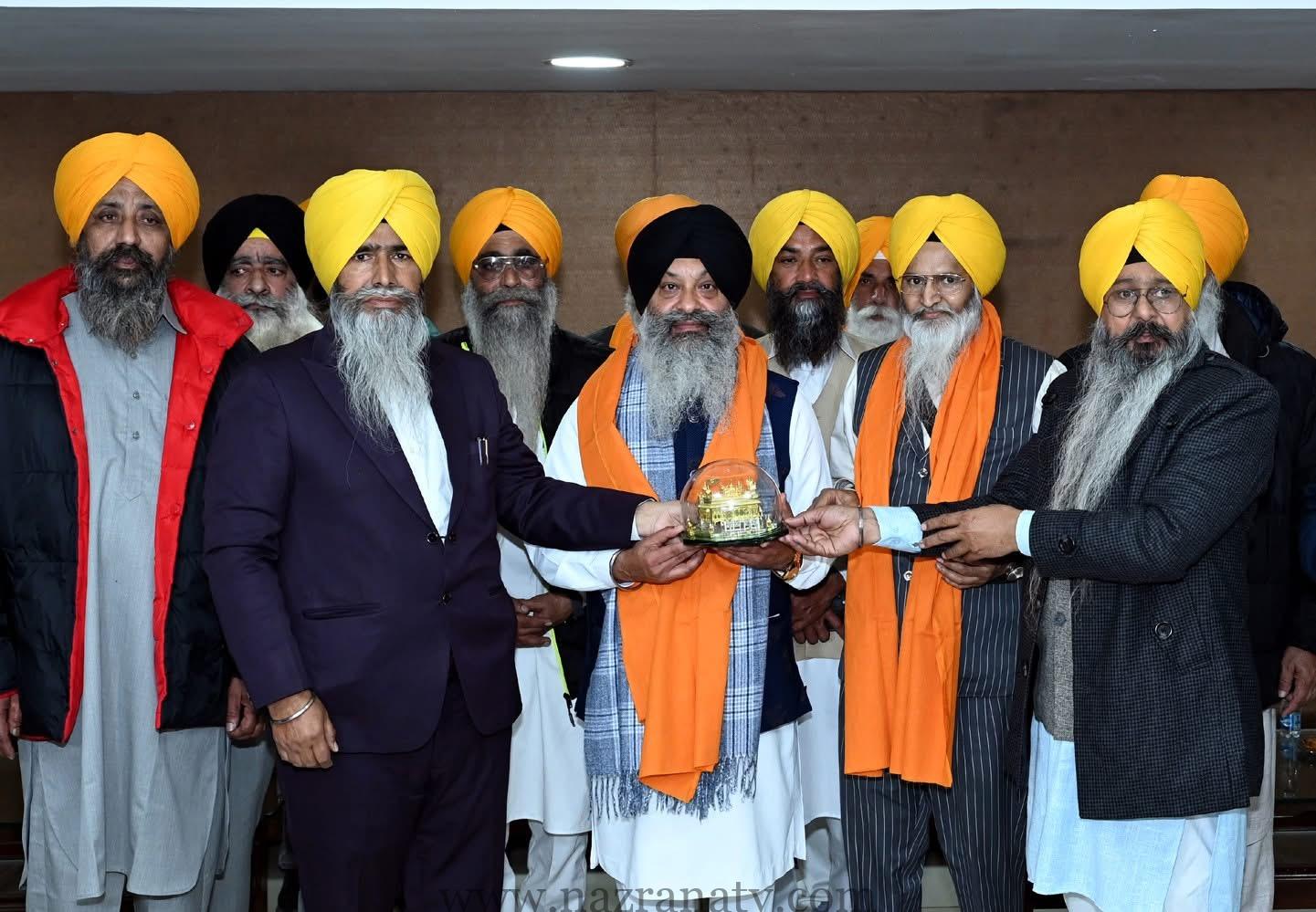 ਸ਼੍ਰੋਮਣੀ ਕਮੇਟੀ ਦੇ ਸੇਵਾਮੁਕਤ ਹੋਏ ਕਰਮਚਾਰੀਆਂ ਨੂੰ ਕੀਤਾ ਗਿਆ ਸਨਮਾਨਿਤ